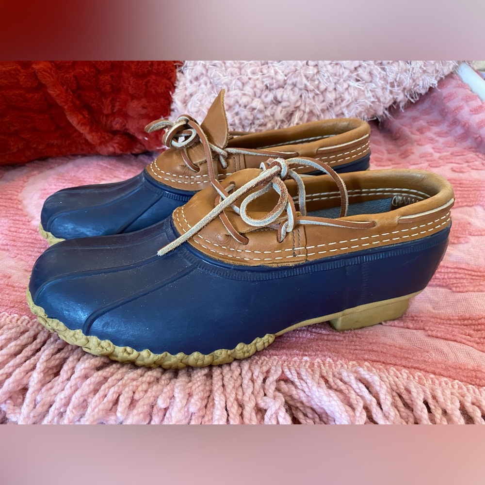 Size “8” (but actually bigger) ll bean duck boot/moccasin